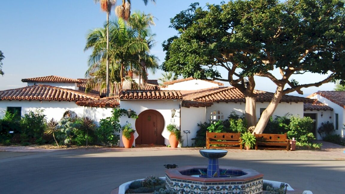 Beatifuful view of the front of Casa Romantica with a round fountain in the forefront